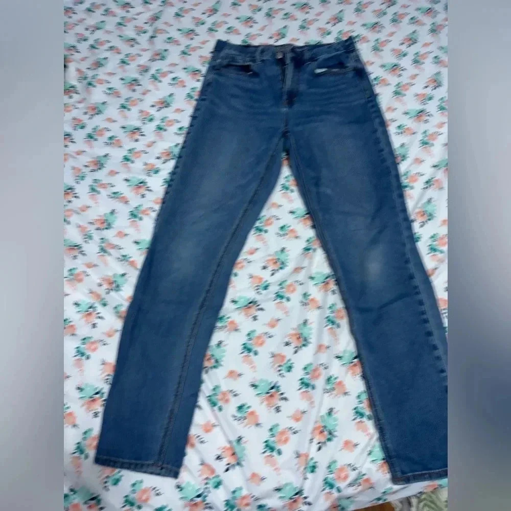 American Eagle Denim Mom Jeans size 2 28 inches long